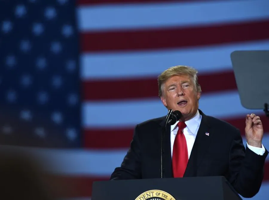 Trump ataca a Suprema Corte e elogia jornalista conservador