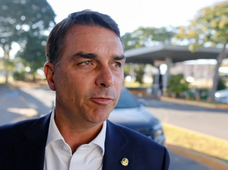 Flávio Bolsonaro lidera rejeição após áudio com Vorcaro, aponta pesquisa Atlas/Bloomberg