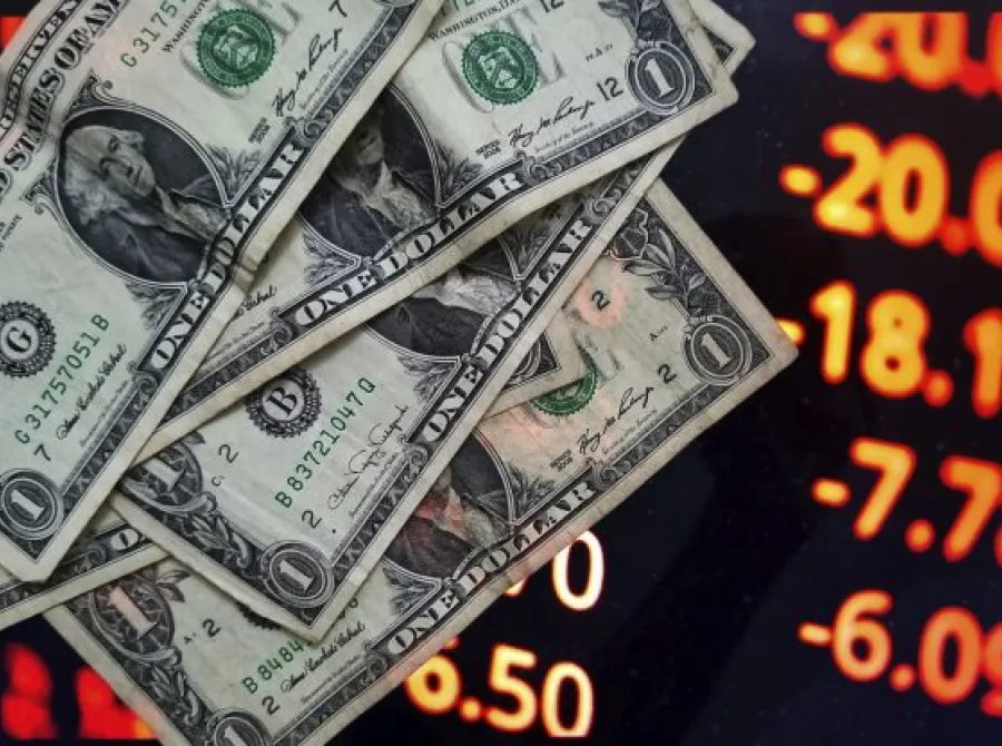 Dólar sobe com tensão EUA-Irã e foco também em risco fiscal e pesquisas eleitorais