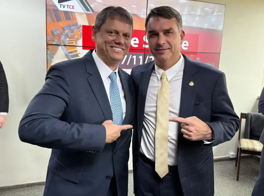 Flávio diz concordar com Tarcísio sobre ter outros candidatos da direita e cita união