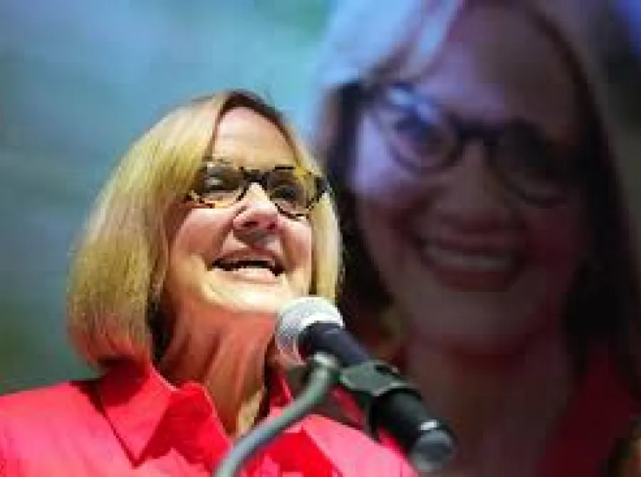 Quem é Eileen Higgins, primeira mulher a ser eleita prefeita de Miami (EUA)