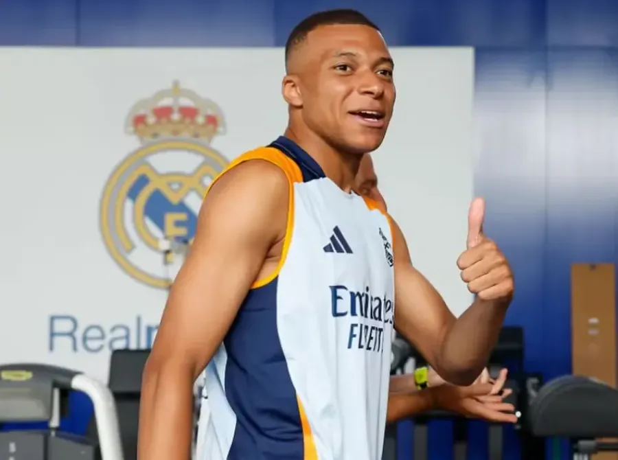 Mbappé é o mais aclamado pela torcida em tradicional treino aberto do Real Madrid