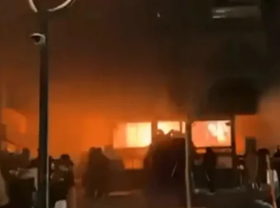 Incêndio em bar na Suíça pode ter sido causado por sinalizadores ou fogos de artifício