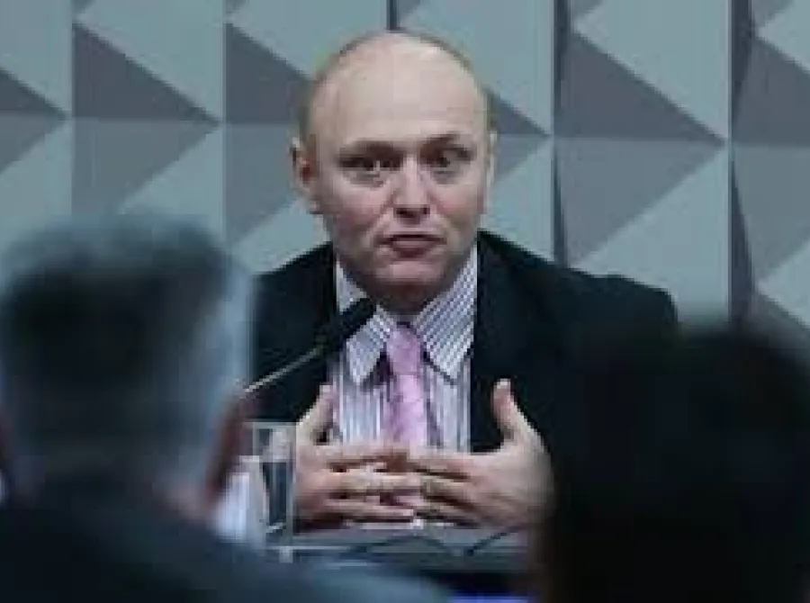 Condenado por invadir sistemas a mando de Zambelli, hacker retorna ao 'presídio dos famosos'