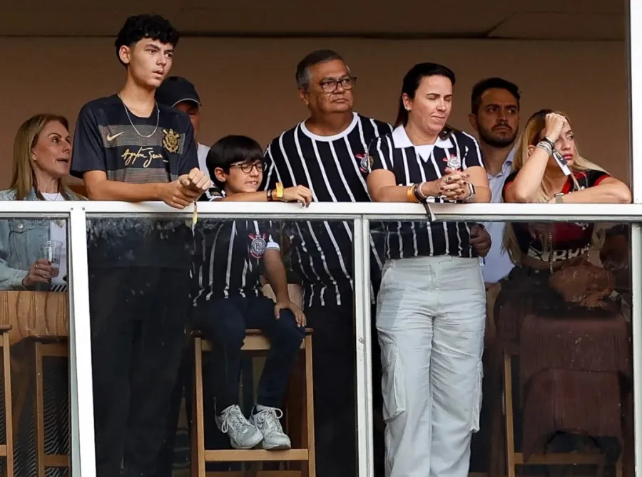 Ministros do STF, de Lula e parlamentares acompanham Supercopa