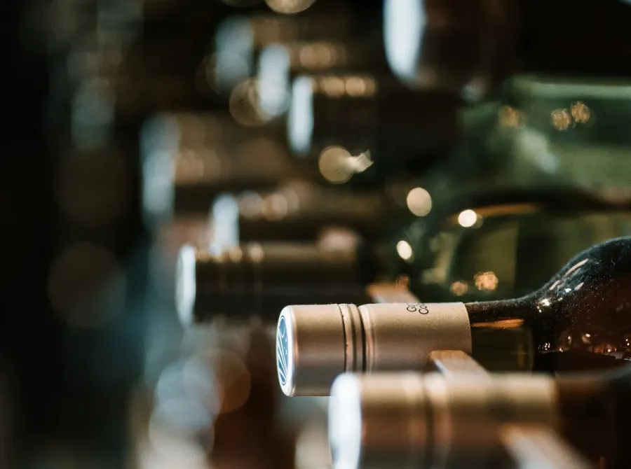 França: exportações de vinhos e destilados aos EUA caem 21% em 2025 com tarifas e câmbio