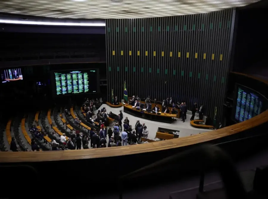 Câmara aprova projeto que triplica incentivos à indústria química e petroquímica