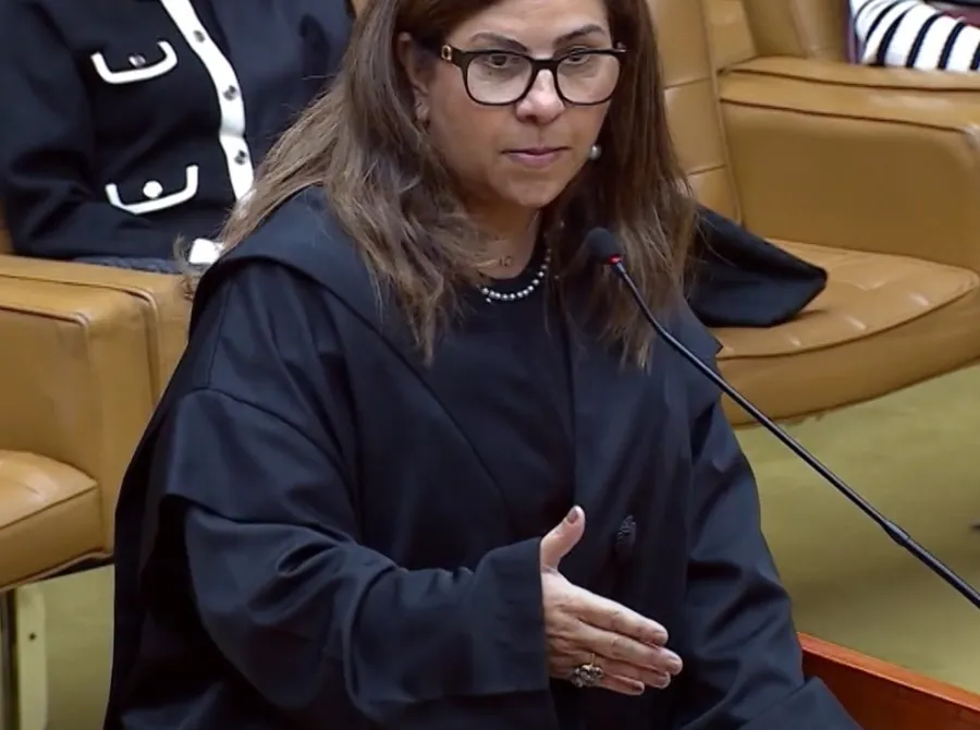 Queixa de juíza por carro e café gera onda de memes