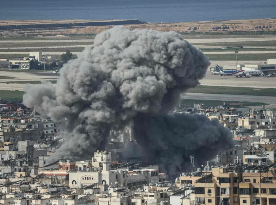 7º dia de guerra tem intensos ataques de Israel no Líbano e Irã; Teerã diz que atingiu Tel-Aviv