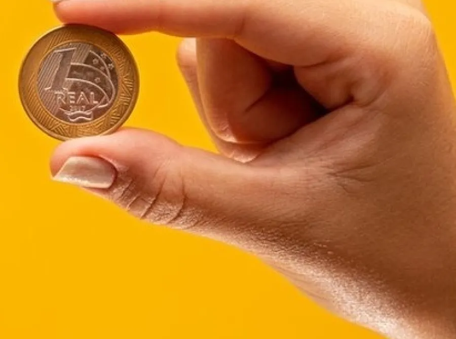 Taxas de juros têm viés de alta ante fechamento, mas caem ante ajuste anterior