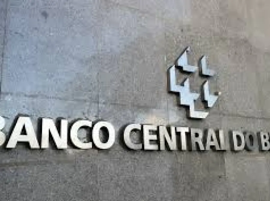 BC projeta inflação acima do centro da meta, de 3%, pelos próximos dois anos