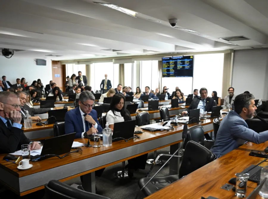 CCJ do Senado aprova PEC que veda punição a veículos de comunicação por fala de entrevistados