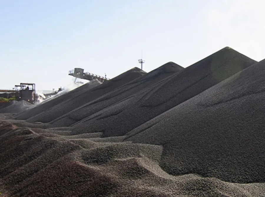 Minério de ferro sobe 0,95% em Cingapura, a US$ 106,80 a tonelada, em linha com Dalian