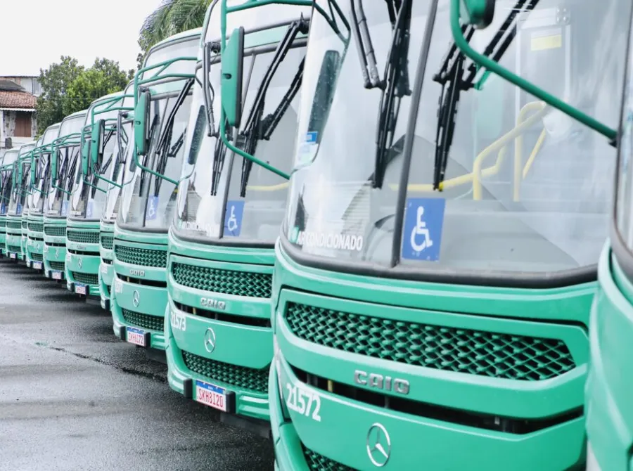 Ônibus circulam parcialmente após início da greve dos rodoviários em Salvador