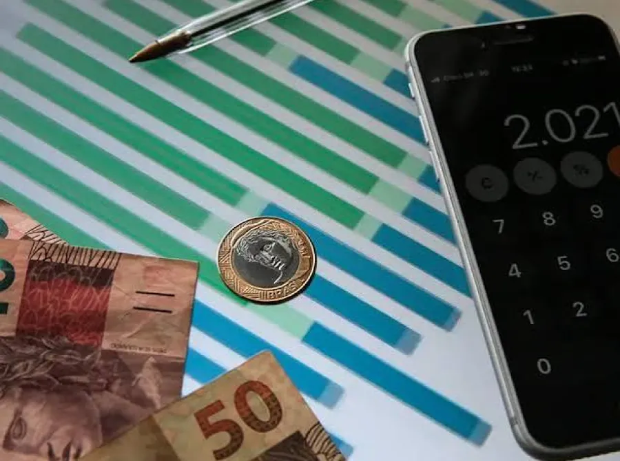Juros futuros recuam com petróleo, Treasuries e produção industrial nacional